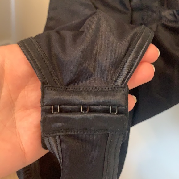 Flexees smooth shaping bodysuit - Picture 4 of 5